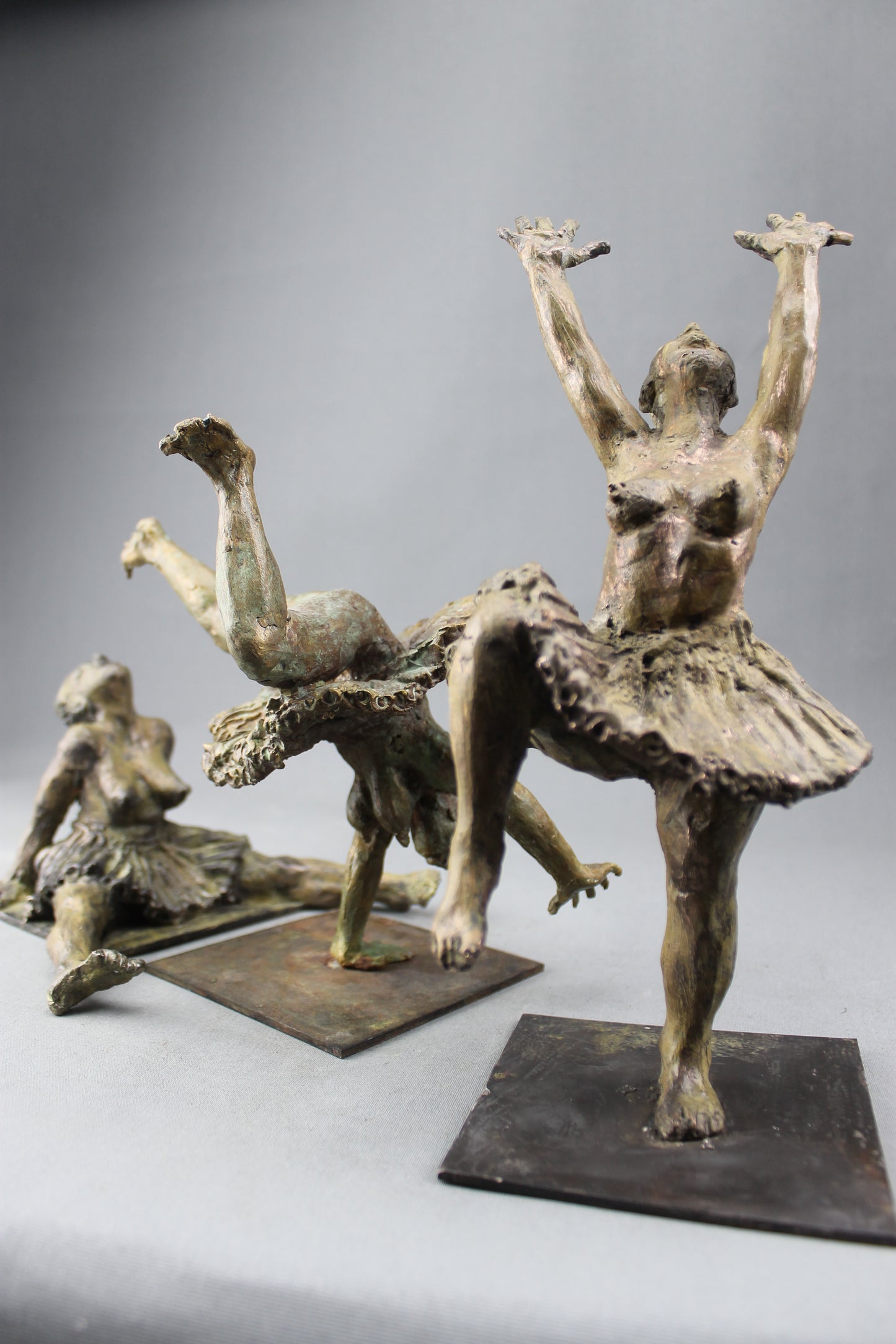 sculpture, audrey flechet, cancans, cirque, statue, statuette, fonderie du champ bon, triptyque, la roue